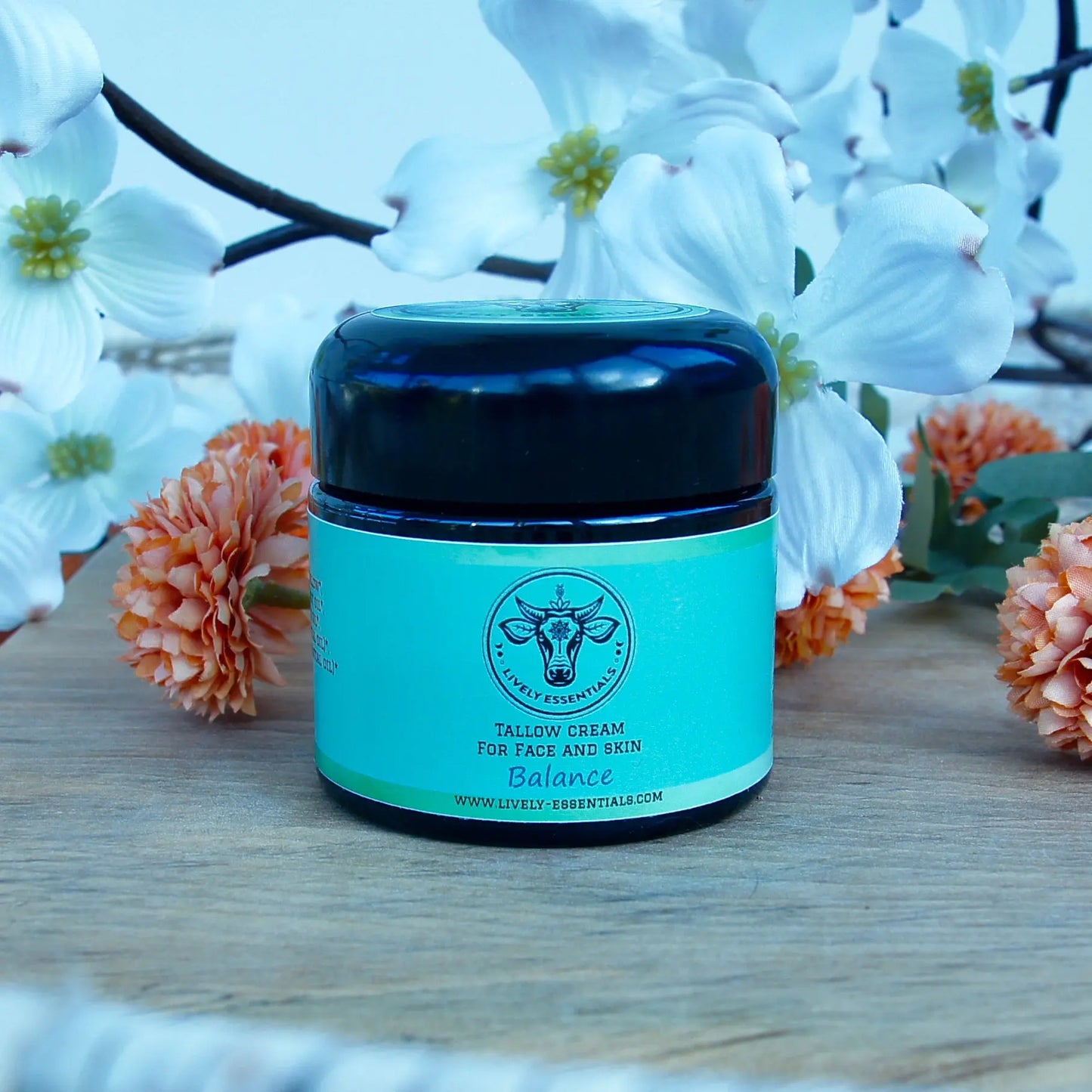Tallow balm is een rijke creme vol met voedingsstoffen voor jouw huid. Verschillende olien zorgen voor: huid verjonging, huid reparatie, huid herstel, tegen littekens, tegen acne, bij een gevoelige huid, bij striae, huid verjonging, tegen huidveroudering
