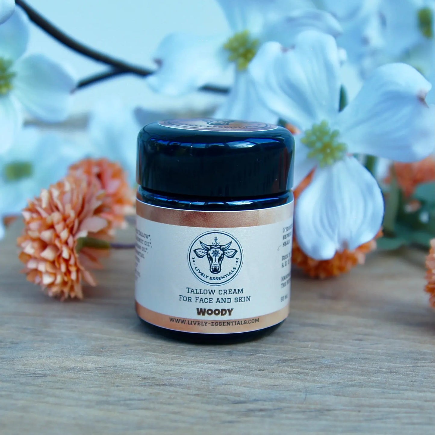 Tallow balm is een rijke creme vol met voedingsstoffen voor jouw huid. Verschillende olien zorgen voor: huid verjonging, huid reparatie, huid herstel, tegen littekens, tegen acne, bij een gevoelige huid, bij striae, huid verjonging, tegen huidveroudering
