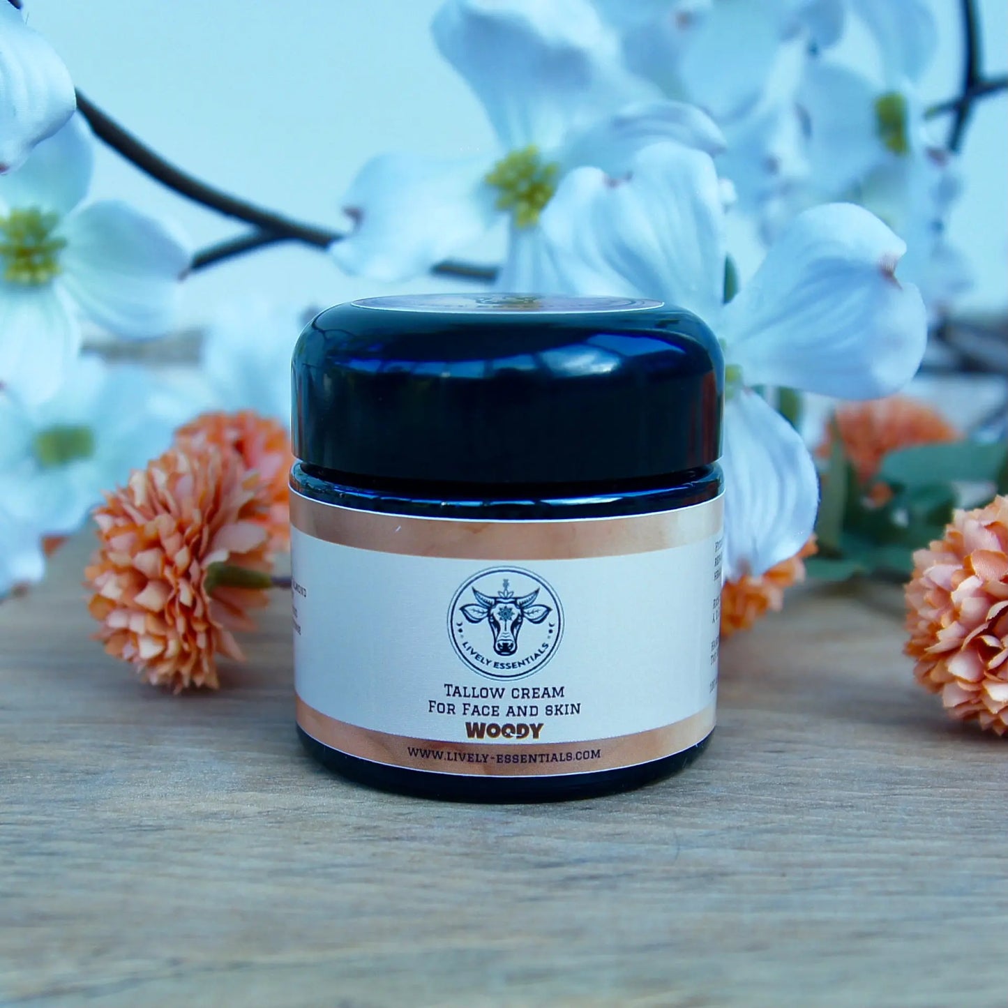 Tallow balm is een rijke creme vol met voedingsstoffen voor jouw huid. Verschillende olien zorgen voor: huid verjonging, huid reparatie, huid herstel, tegen littekens, tegen acne, bij een gevoelige huid, bij striae, huid verjonging, tegen huidveroudering